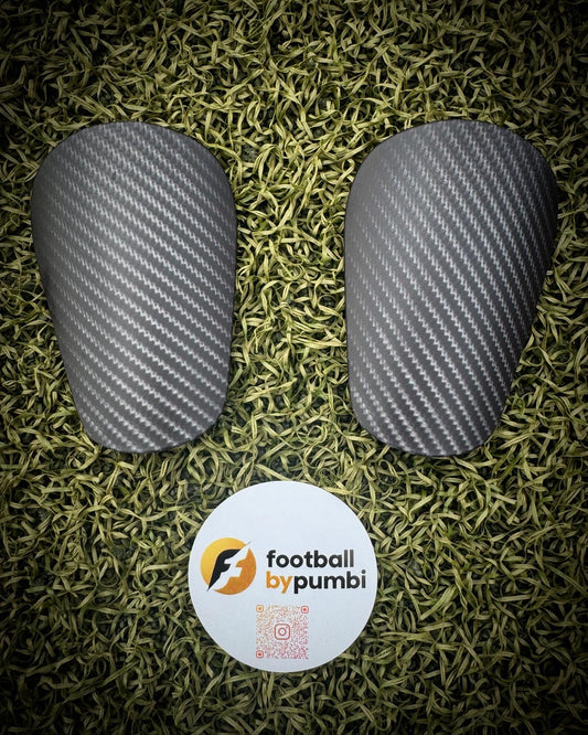Shin Pads in 7 coolen Designs Mini 8*5CM inkl. FBP Samttasche