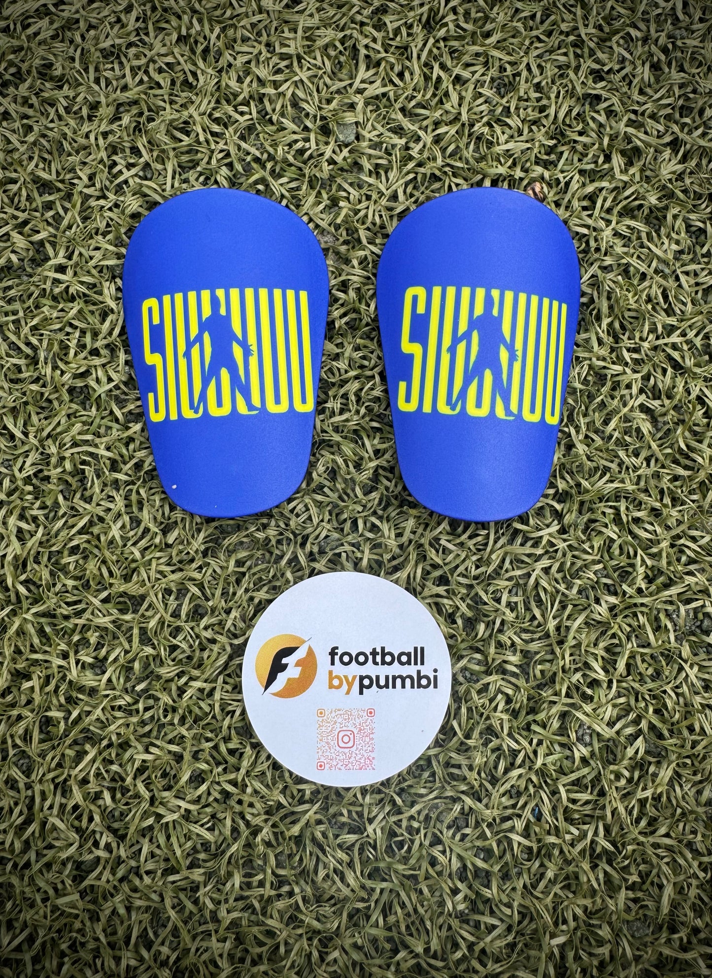 Shin Pads Mini 8*5CM Cristiano Style versch. Designs inkl. FBP Samttasche