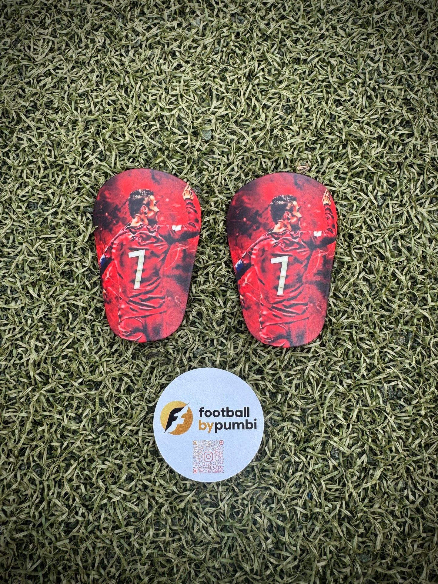 Shin Pads Mini 8*5CM Cristiano Style versch. Designs inkl. FBP Samttasche