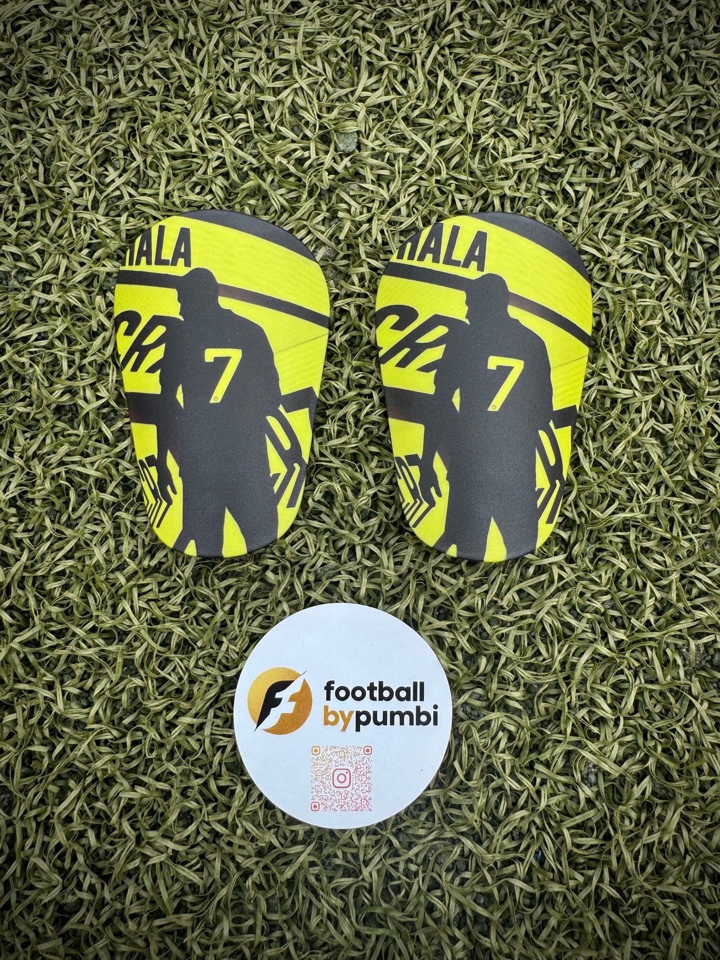 Shin Pads Mini 8*5CM Cristiano Style versch. Designs inkl. FBP Samttasche