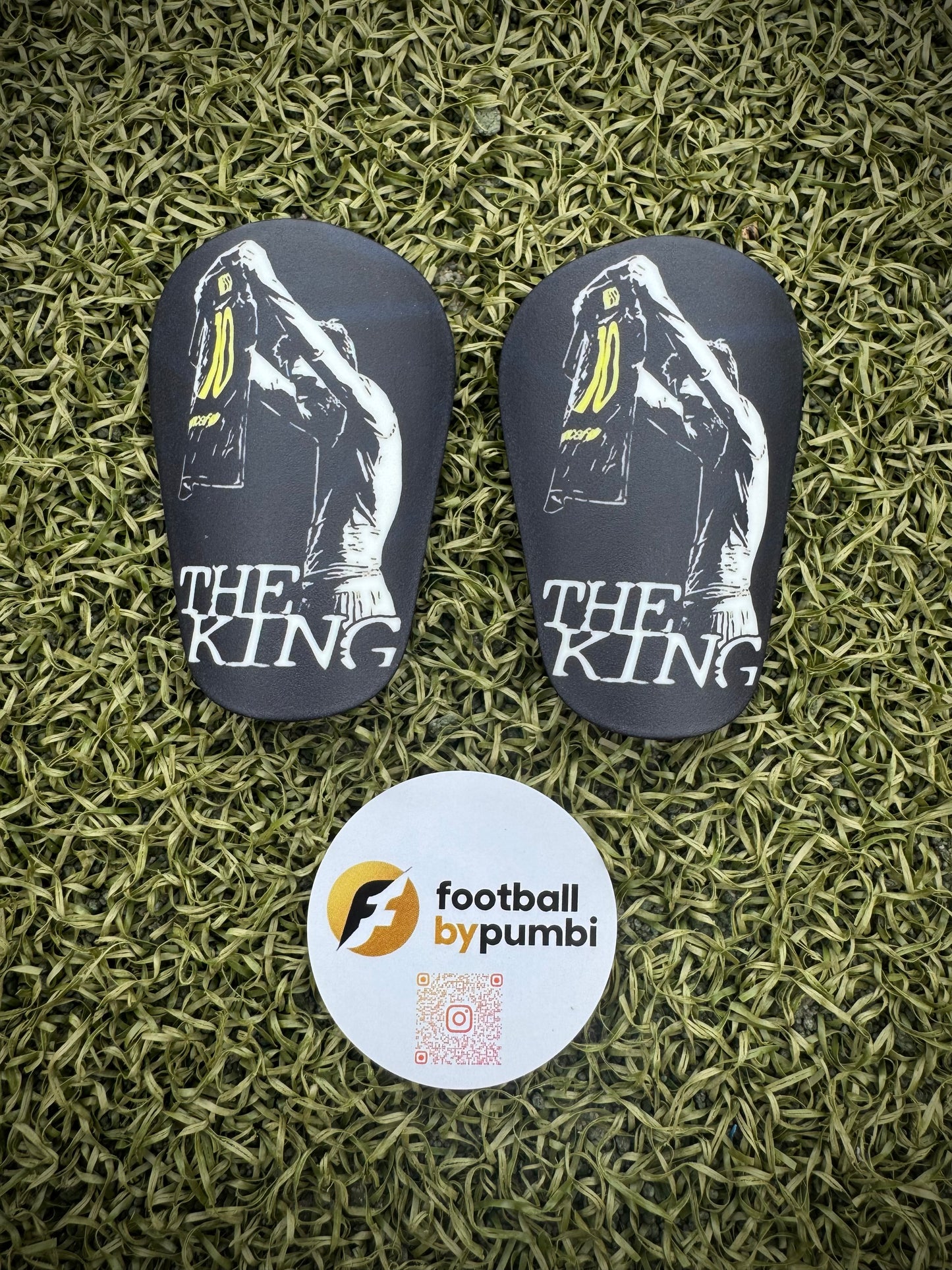 Shin Pads Mini 8*5CM Lionel Style versch. Designs inkl. FBP Samttasche