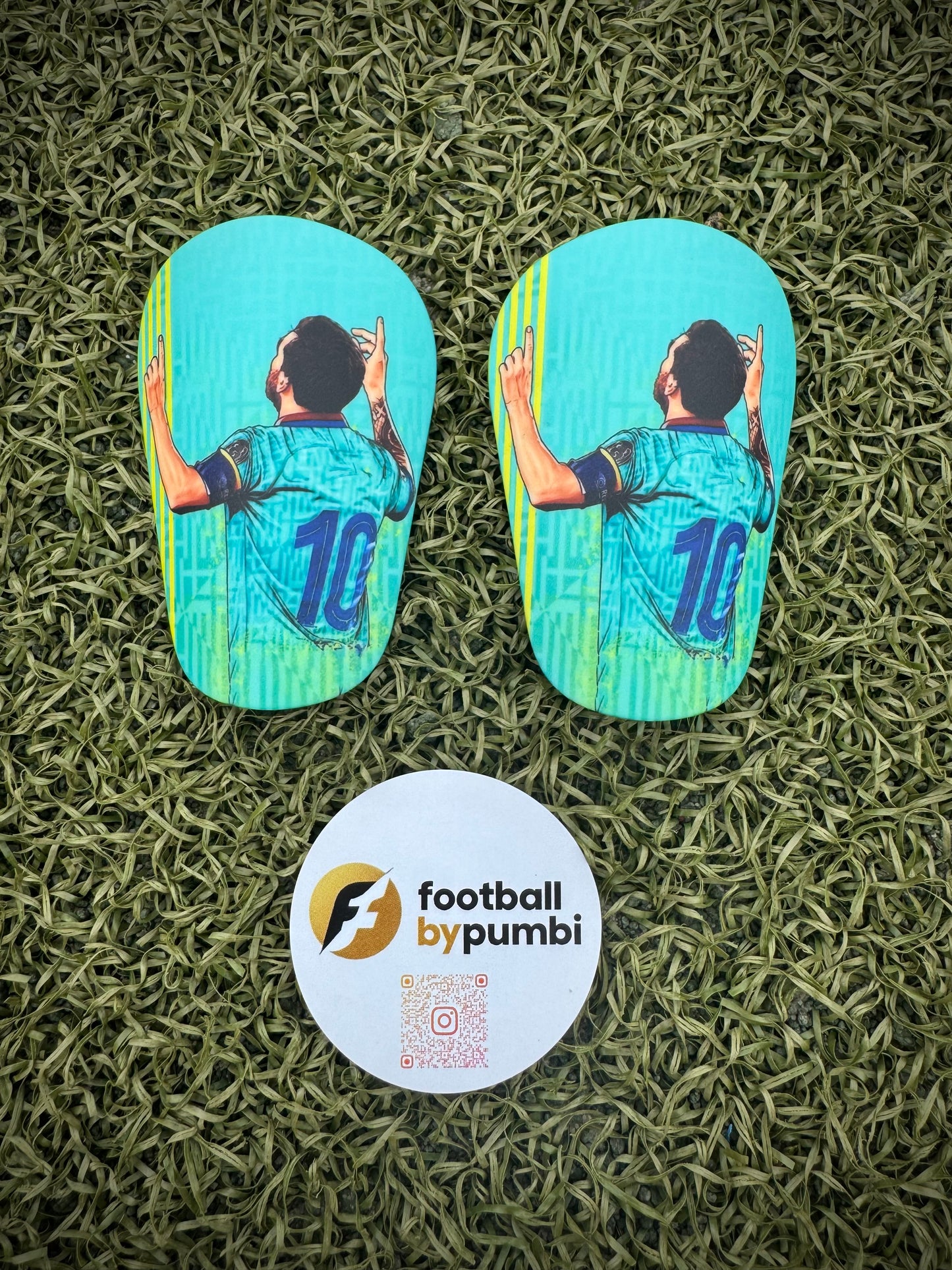 Shin Pads Mini 8*5CM Lionel Style versch. Designs inkl. FBP Samttasche