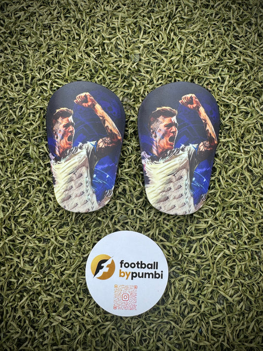 Shin Pads Player Mini 8*5CM inkl. FBP Samttasche