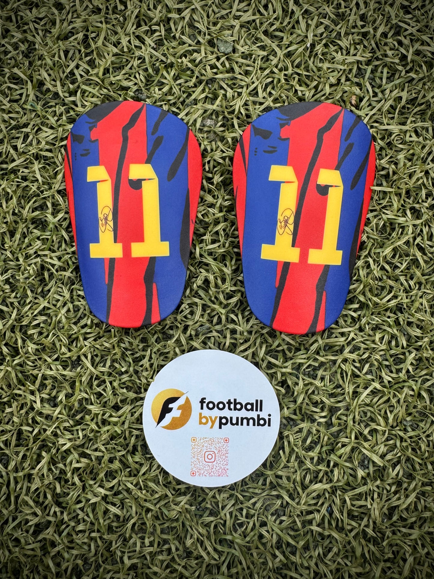 Shin Pads Player Mini 8*5CM inkl. FBP Samttasche