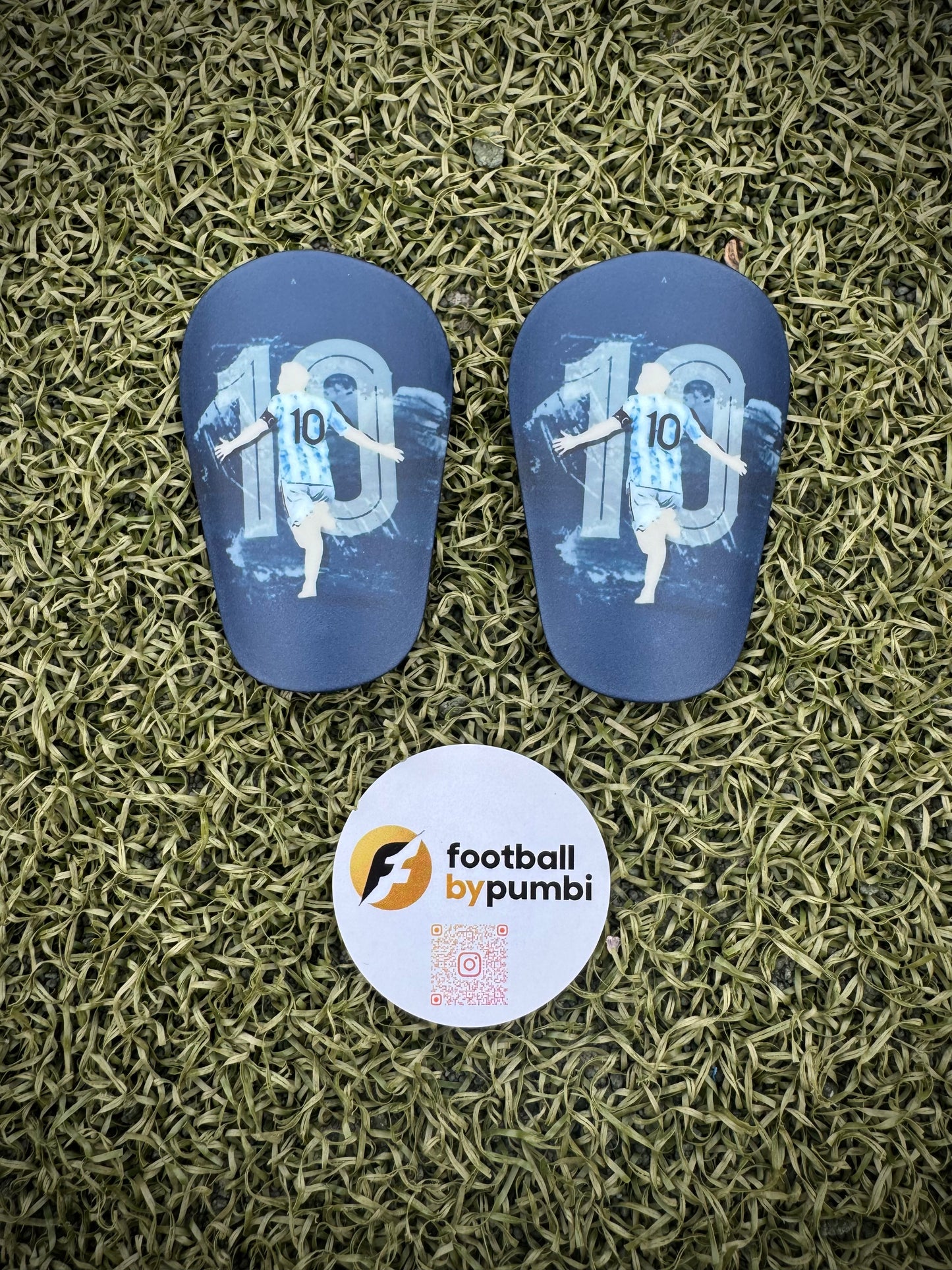 Shin Pads Mini 8*5CM Lionel Style versch. Designs inkl. FBP Samttasche