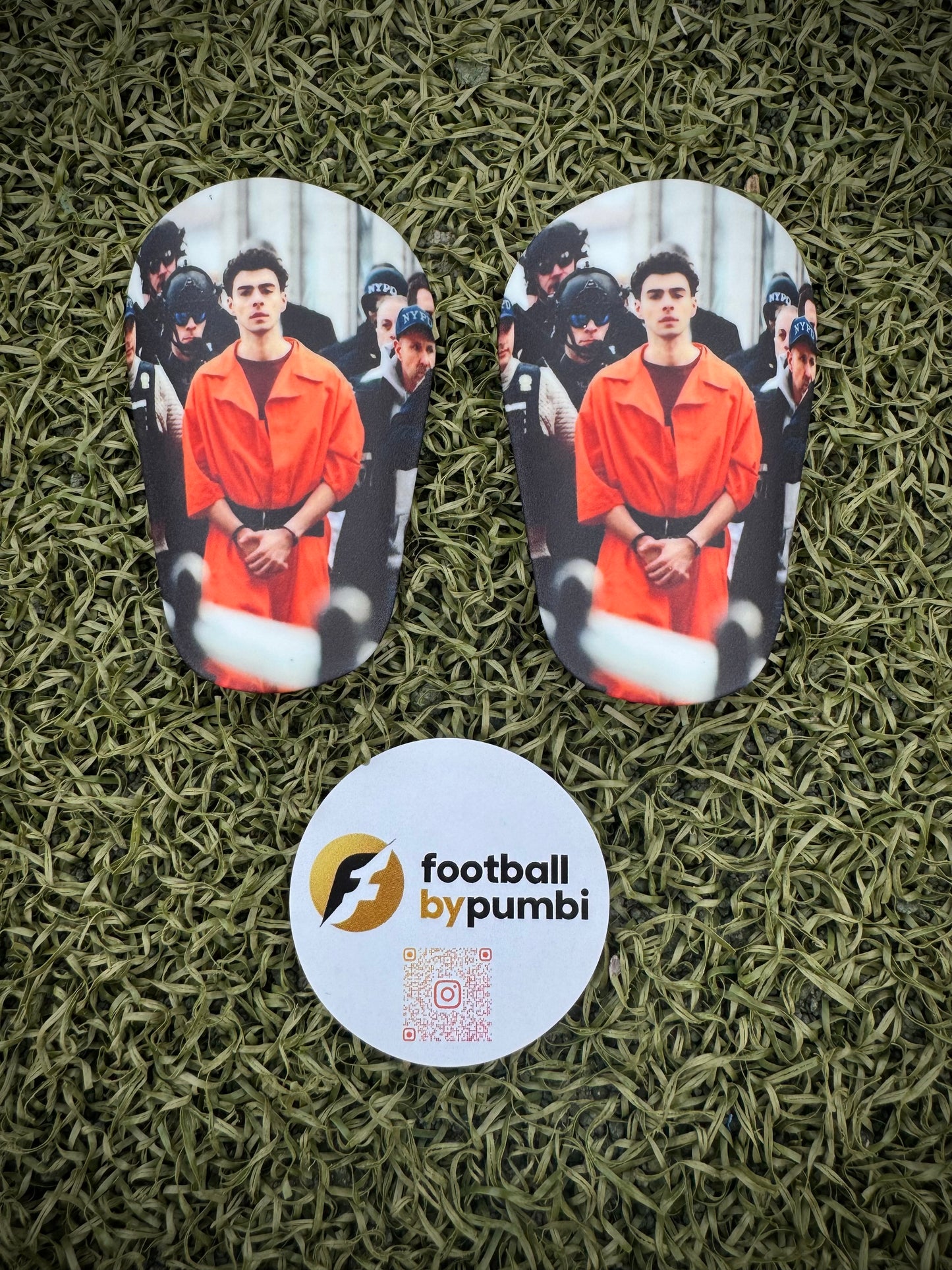 Shin Pads in 7 coolen Designs Mini 8*5CM inkl. FBP Samttasche