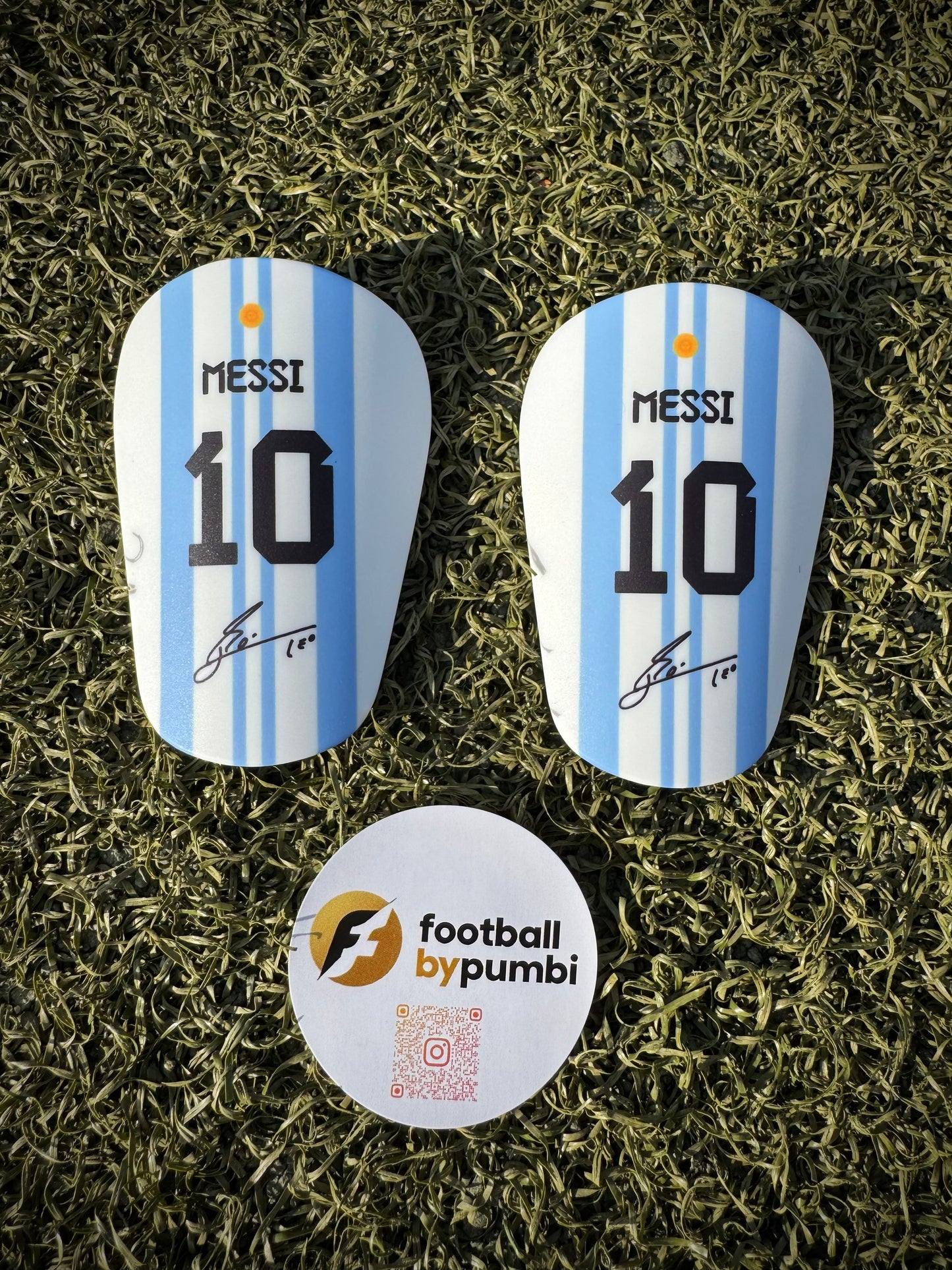 Shin Pads Mini 8*5CM Lionel Style versch. Designs inkl. FBP Samttasche