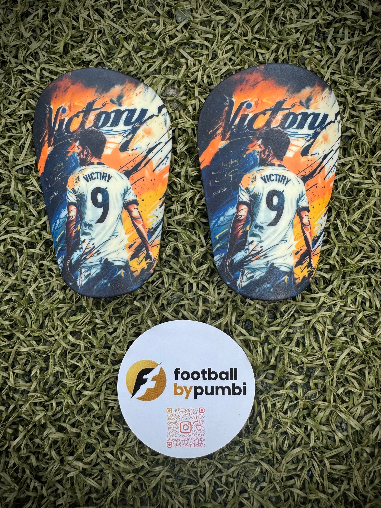 Shin Pads in 7 coolen Designs Mini 8*5CM inkl. FBP Samttasche