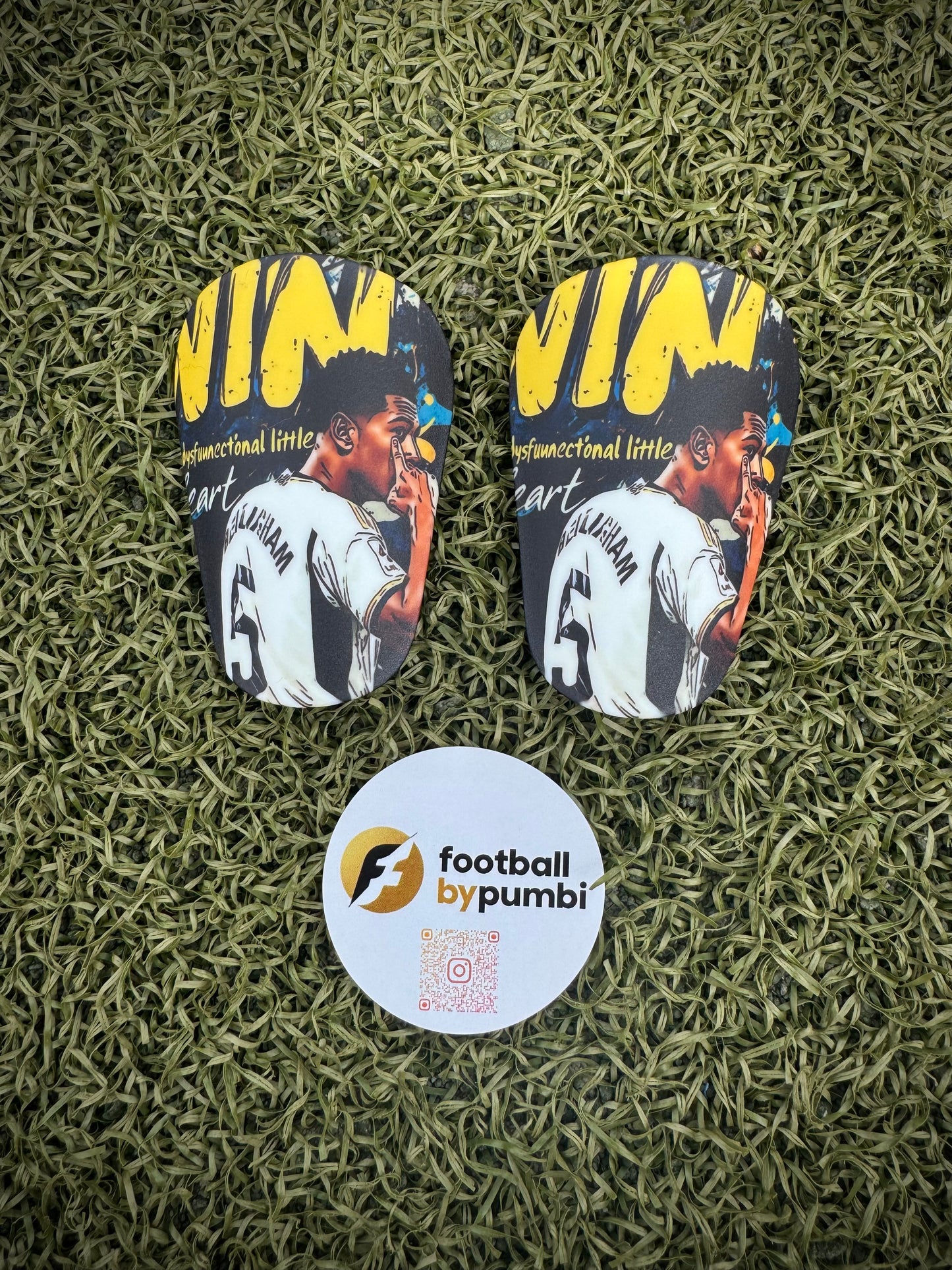 Shin Pads Player Mini 8*5CM inkl. FBP Samttasche