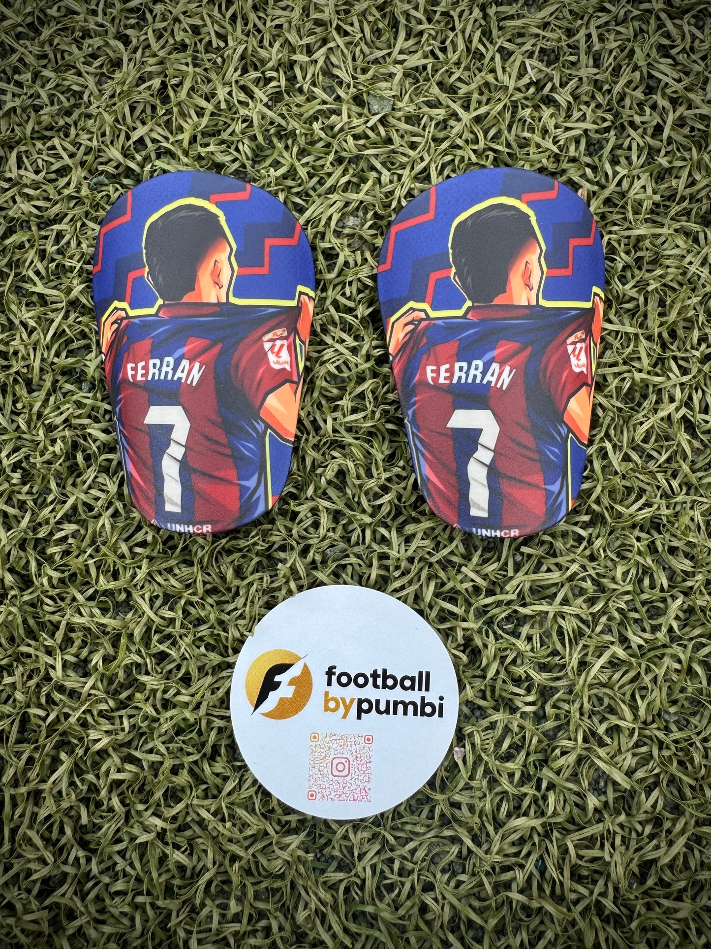 Shin Pads Player Mini 8*5CM inkl. FBP Samttasche