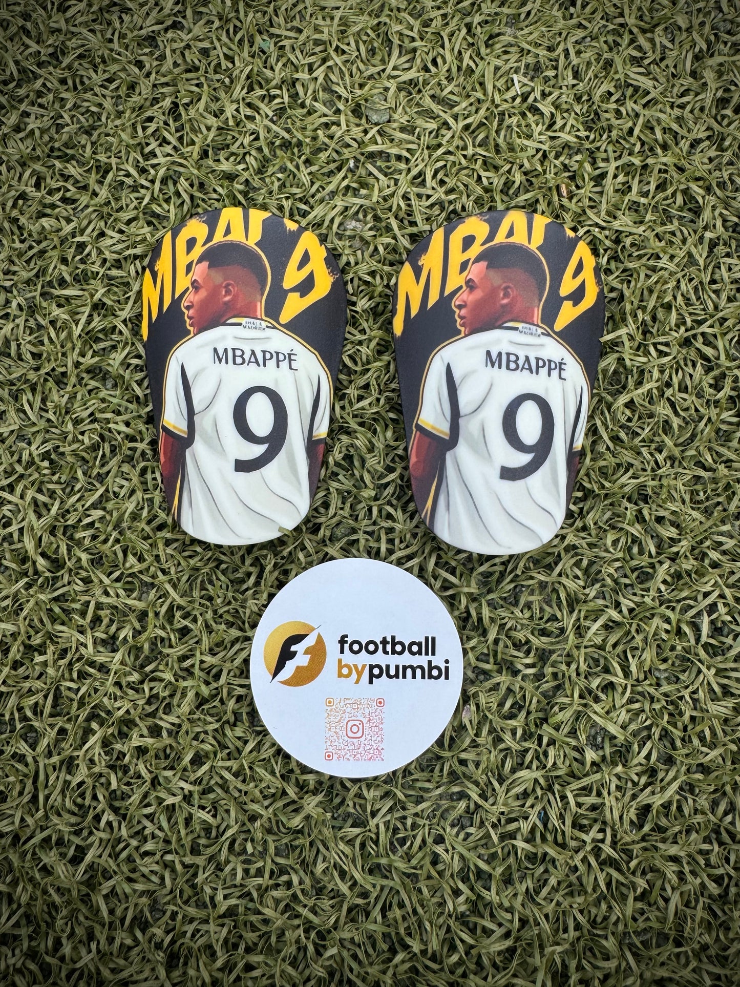 Shin Pads Player Mini 8*5CM inkl. FBP Samttasche